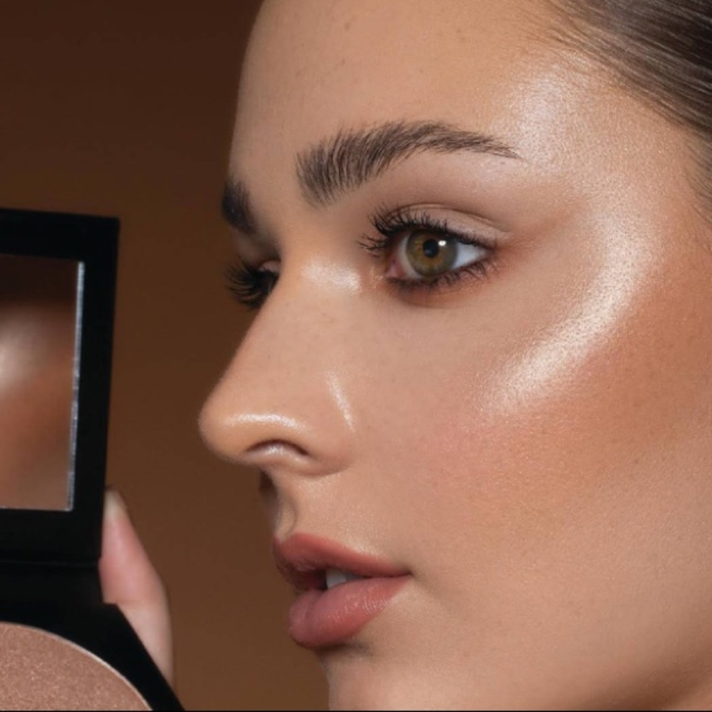 Araceli beauty highlighter and Shaina B Miami blush and highlighter duo